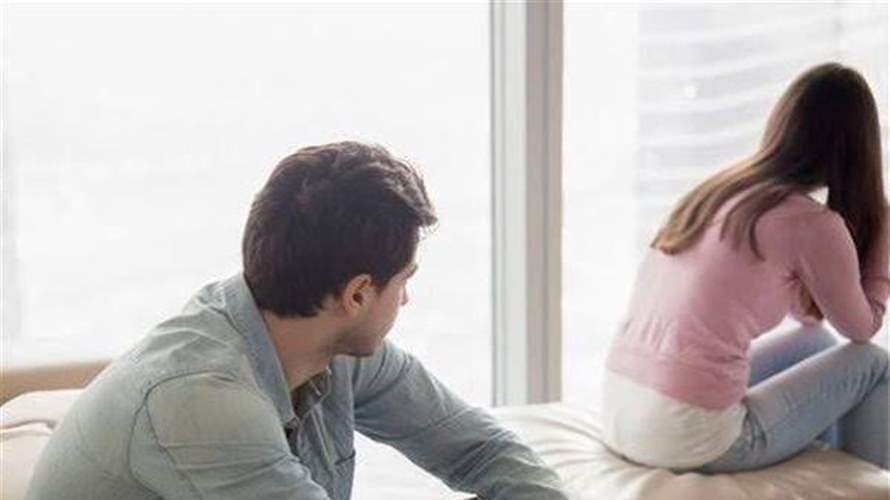 لا شجار ولا خلافات… متى يصبح الهدوء بين الزوجين إنذارًا بانتهاء العلاقة؟