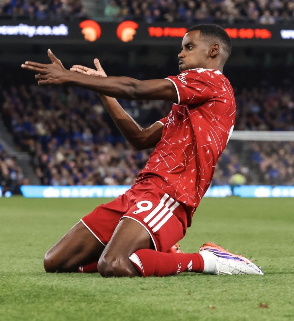 ليس محمد صلاح.. إيزاك يختار أفضل لاعب لعب بجواره (فيديو) - صورة مميزة ليس محمد صلاح.. إيزاك يختار أفضل لاعب لعب بجواره (فيديو)