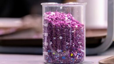 نوع جديد من البلاستيك يتبخر عند تسخينه ثم يعيد تجميع نفسه: ScienceAlert