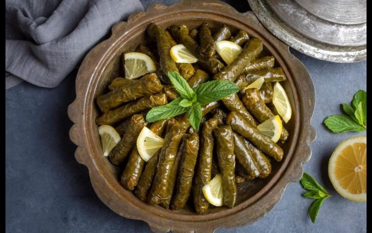 ورق عنب بزيت الزيتون والليمون