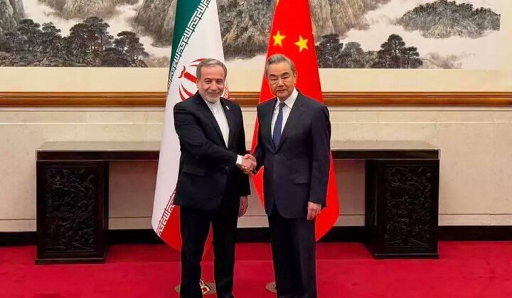 وزیرا خارجية إيران والصين یلتقیان في بکین