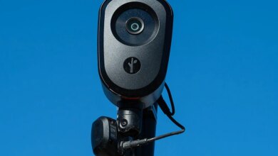 يقدم السيناتور جوش هاولي مشروع قانون يهدف إلى وقف إساءة استخدام كاميرات Flock وتقنيات الذكاء الاصطناعي المماثلة