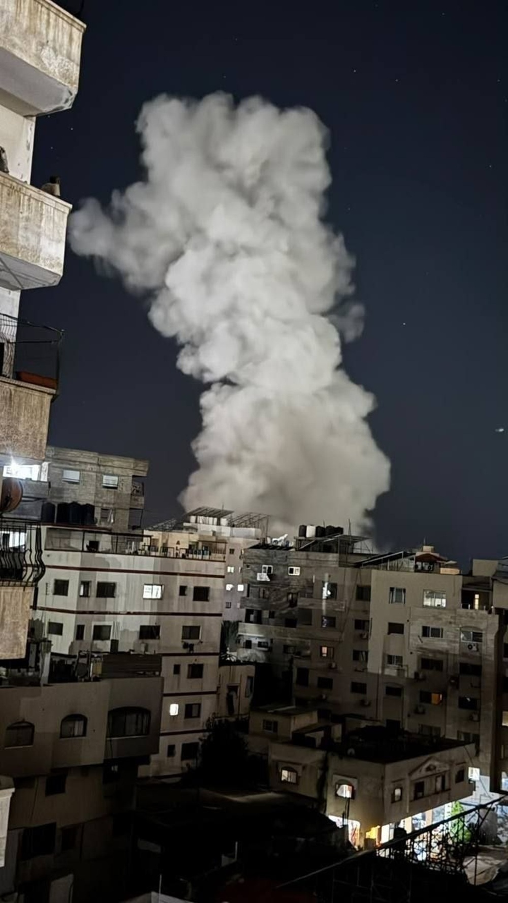 أربعة شهداء فلسطينيين على الأقل في غارة إسرائيلية غربي مدينة غزة - صورة مميزة أربعة شهداء فلسطينيين على الأقل في غارة إسرائيلية غربي مدينة غزة