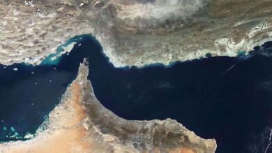 اصطدام ناقلة النفط العملاقة الثانية بلغم بحري في مضيق هرمز
