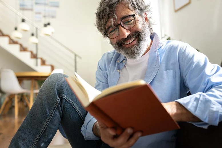 اكتشف الباحثون ما يمكن أن تفعله القراءة من أجل المتعة لعقلك