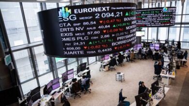 الأسهم العالمية تتراجع على وقع ارتفاع النفط ومخاوف الديون الأوروبية
