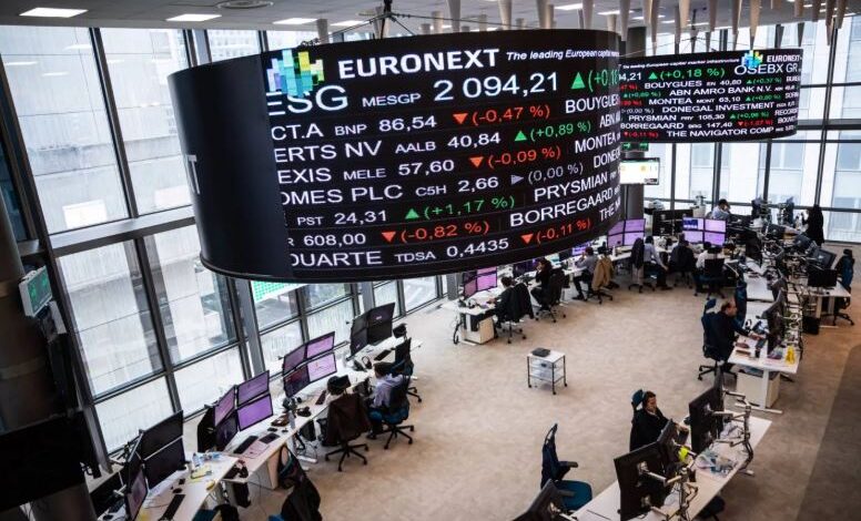 الأسهم العالمية تتراجع على وقع ارتفاع النفط ومخاوف الديون الأوروبية