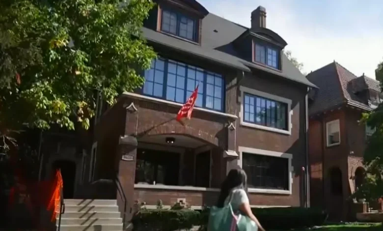 التفاصيل بينما تحقق الشرطة في اعتداء جنسي مزعوم خارج حرم جامعة شيكاغو