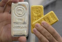 الذهب يهبط لأدنى مستوى في أكثر من شهرين… والفضة تتراجع بنحو 5 %