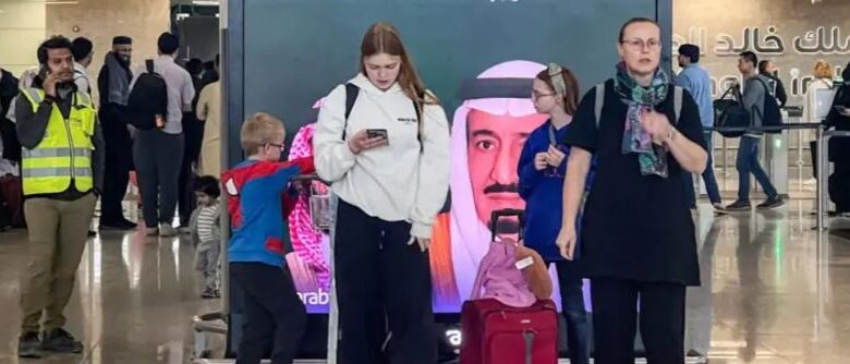 الرياض تحافظ على حركتها الطبيعية ونشاطها الاقتصادي.. والجاليات في “أحسن أحوالها”