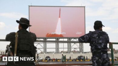 السعودية واليمن: “أنصار الله” تعلن استهداف 3 مطارات سعودية وقاعدة بحرية في عدن، وتتحدث عن غارات سعودية دامية