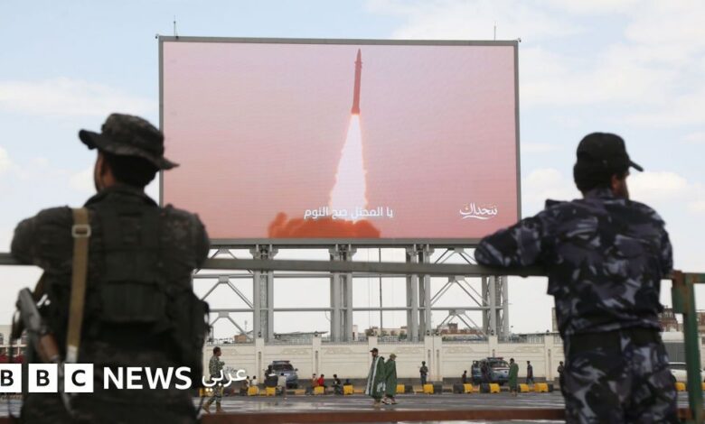 السعودية واليمن: “أنصار الله” تعلن استهداف 3 مطارات سعودية وقاعدة بحرية في عدن، وتتحدث عن غارات سعودية دامية