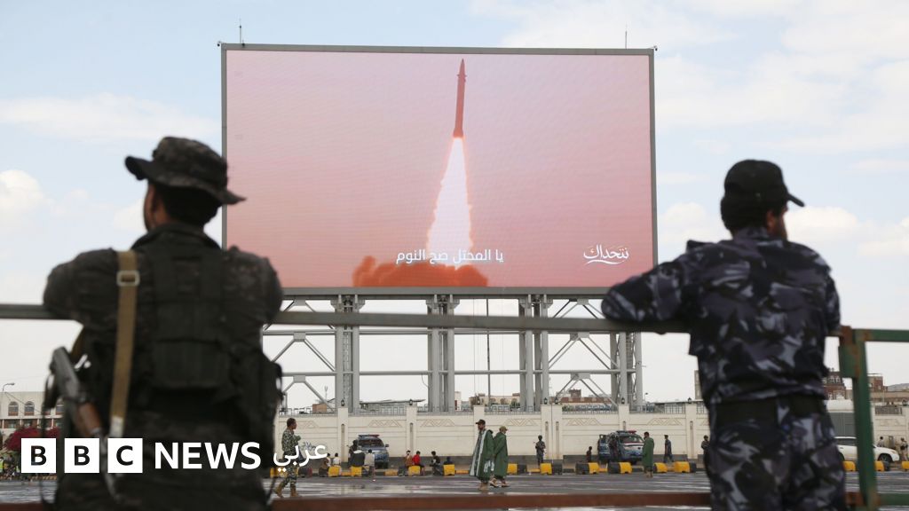 السعودية واليمن: “أنصار الله” تعلن استهداف 3 مطارات سعودية وقاعدة بحرية في عدن، وتتحدث عن غارات سعودية دامية - صورة مميزة السعودية واليمن: “أنصار الله” تعلن استهداف 3 مطارات سعودية وقاعدة بحرية في عدن، وتتحدث عن غارات سعودية دامية