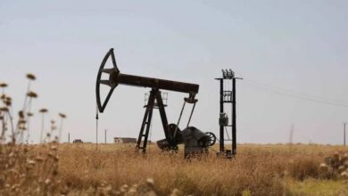 النفط يستقر بعد تراجع حاد مع تعافي صادرات الشرق الأوسط