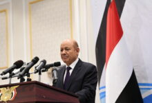 اليمن.. العليمي يعرض العفو والأمان على مسلحي الحوثي ويحدد هدفا لن تغيره التعقيدات في ساحات القتال