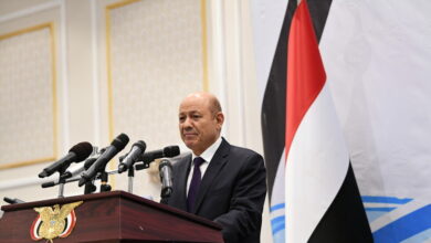اليمن.. العليمي يعرض العفو والأمان على مسلحي الحوثي ويحدد هدفا لن تغيره التعقيدات في ساحات القتال