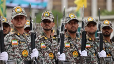 تحديثات حية: حلفاء إيران الحوثيون يقتلون 3 في غارة على المطار السعودي بينما يستبعد ترامب الضربات قبل الانتخابات النصفية