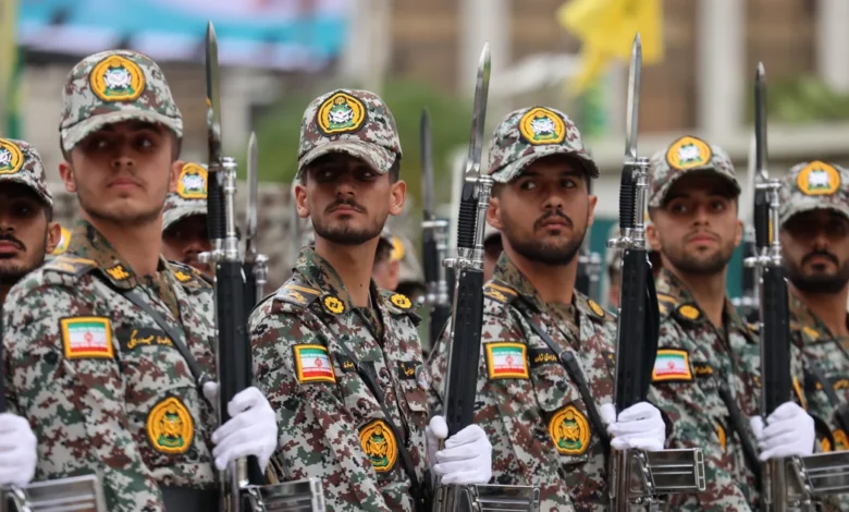 تحديثات حية: حلفاء إيران الحوثيون يقتلون 3 في غارة على المطار السعودي بينما يستبعد ترامب الضربات قبل الانتخابات النصفية