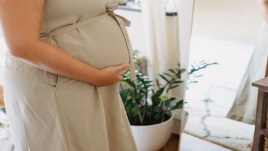 تسارع نضج الخلايا العصبية.. دراسة تكشف تأثير التوتر النفسي للحامل على دماغ الجنين