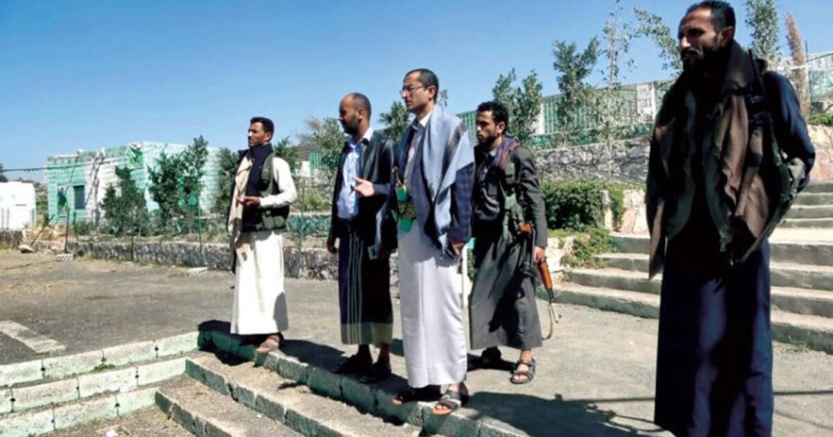 تصعيد غير مسبوق بين السعودية والحوثيين.. استهداف مطار الرياض ومنشآت نفطية والتحالف يدمّر منصات صاروخية في صنعاء - صورة مميزة تصعيد غير مسبوق بين السعودية والحوثيين.. استهداف مطار الرياض ومنشآت نفطية والتحالف يدمّر منصات صاروخية في صنعاء
