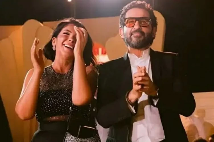 تكلمت الصورة وتشابكت الأيدي.. فصمتت شائعات انفصال حلمي ومنى – أخبار السعودية - صورة مميزة تكلمت الصورة وتشابكت الأيدي.. فصمتت شائعات انفصال حلمي ومنى – أخبار السعودية