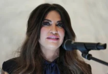 تم إقالة كيمبرلي جيلفويل من منصب سفيرتها في اليونان بسبب مزاعم الفساد