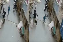 ثانية حاسمة.. شاب ينقذ طفلا من سقوط مروع في مصر (فيديو)