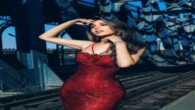 جنات تخطف الأنظار بفستان أحمر ناري في أحدث ظهور لها