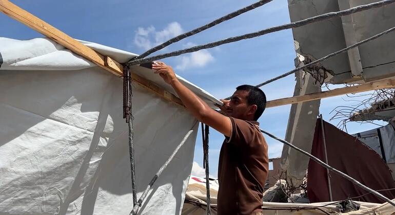 شتاء آخر في غزة بدون مأوى آمن – العائلات تلجأ لأكياس الدقيق وحديد الأنقاض للاحتماء من البرد والفيضانات