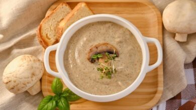 شوربة الفطر البني بمرق العظام