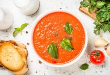 طريقة عمل شوربة الطماطم المشوية بالثوم والأعشاب للوقاية من سرطان الثدي