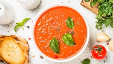 طريقة عمل شوربة الطماطم المشوية بالثوم والأعشاب للوقاية من سرطان الثدي