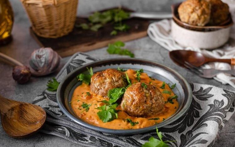 طريقة عمل كرات الكفتة بصوص الكاري – وصفات طبخ