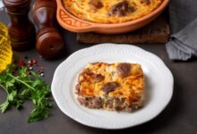 طريقة عمل موساكا اللحم والباذنجان اليوناني – وصفات طبخ – أكلات اللحوم