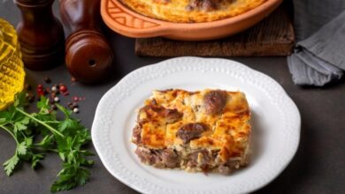 طريقة عمل موساكا اللحم والباذنجان اليوناني – وصفات طبخ – أكلات اللحوم