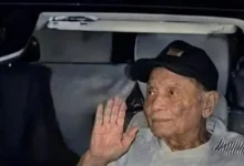 عادل إمام يظهر من داخل سيارة ويلوح لجمهوره.. ما حقيقة الصورة؟ – أخبار السعودية