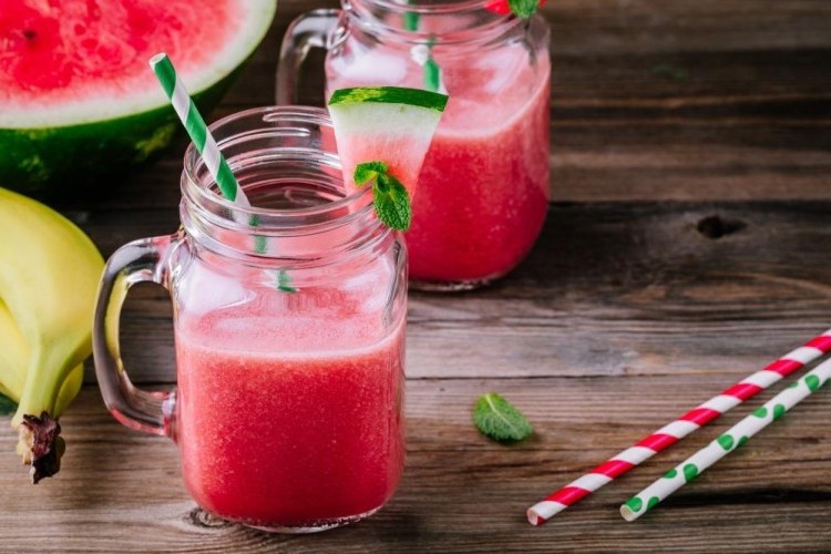 عصير البطيخ والموز - صورة مميزة عصير البطيخ والموز