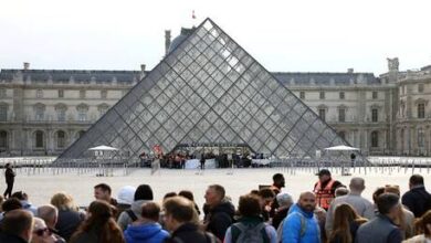 على خلفية احتجاجات باريس.. القاهرة قلقة على آثار مصر في متحف اللوفر