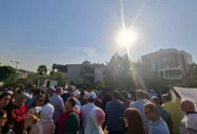 على طريق القصر الجمهوري… اعتصام لأساتذة الجامعة اللبنانية للمطالبة…