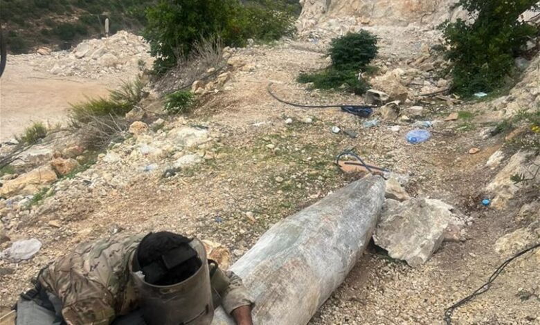في الجنوب.. تفكيك قنبلتي طيران غير منفجرتين (صور)