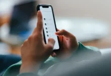 قال ممثلو الادعاء إن رجلاً ألمانياً اعتقل بتهمة قيادة فتاة مراهقة أمريكية إلى الموت عن طريق الانتحار