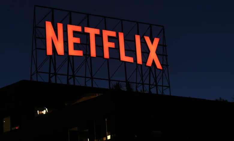 قررت شركة Netflix خفض قوتها العاملة بنسبة 6% مع تباطؤ نمو إيراداتها