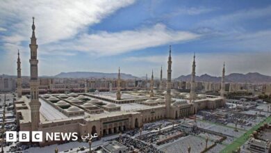 قصر معاشيق: محيط القصر الرئاسي في عدن يتعرض للقصف، والفيفا تُرجئ مبارياتها في السعودية بعد هجمات الحوثي