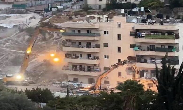 قوات الاحتلال تهدم بناية سكنية من 5 طوابق في ‘الطور’ بالقدس المحتلة