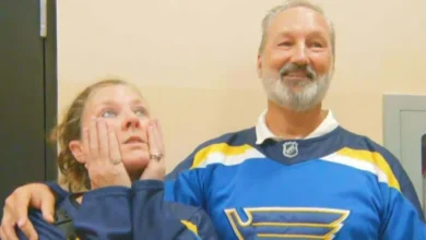 لا يمكن للآباء في NHL أن يكونوا أكثر فخرًا بعد أن دخل ابنهم في عراك بالأيدي أثناء المباراة الأولى