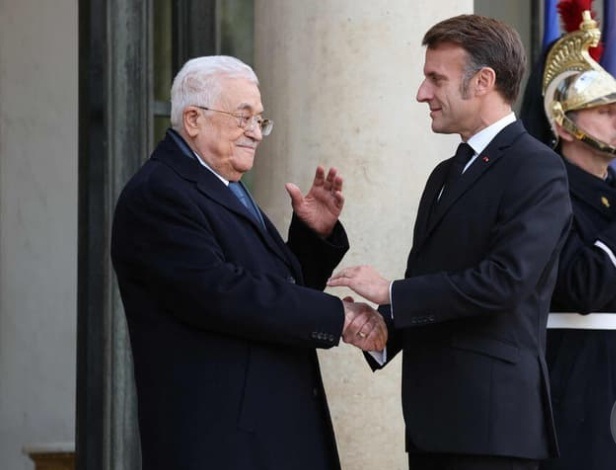 ماذا كتبت الصحف العبرية حول تأجيل الانتخابات الفلسطينية!!