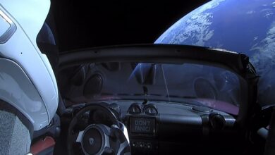 ماسك يكشف عن قدرات سيارة Roadster في تنفيذ الحركات البهلوانية الخطيرة بإيعاز من صوت صاحبها