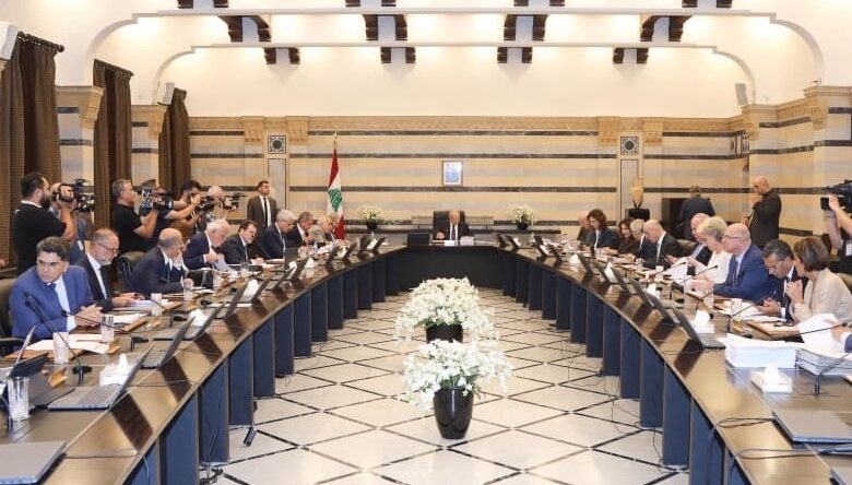 مجلس الوزراء يقر مرسوم زيادة بدل النقل الى ٥ ليترات بنزين عن كل يوم عمل وتأجيل البت بضريبة ال٣٠٠ ألف على البنزين