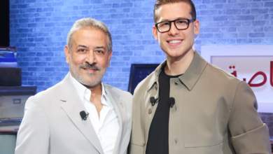 مريم ابنة عبد المنعم عمايري تفاجئه على الهواء وتبكيه.. دخلت الاستديو…