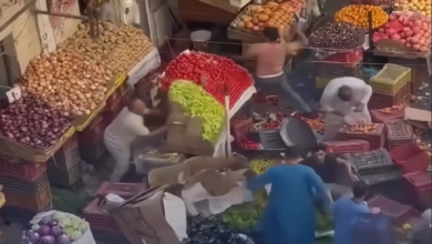 مشاهد صادمة.. فوضى بأحد أسواق مصر بعد مشاجرة عنيفة (فيديو)